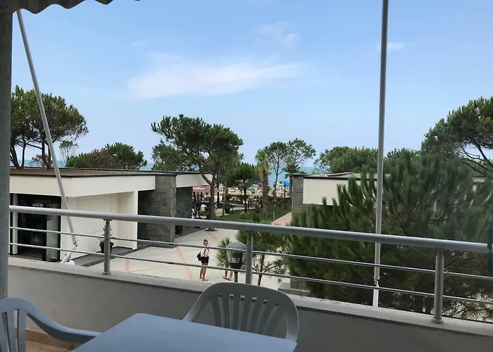 Bellavista Qerret * Golem (Tirana)